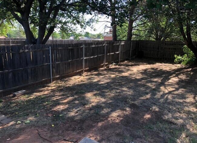 Building Photo - 5405 Hooper Dr