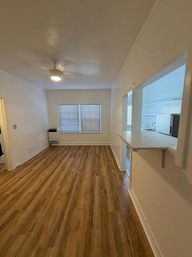 Interior Photo - PINNACLE APEX-1316 LEMOYNE STREET