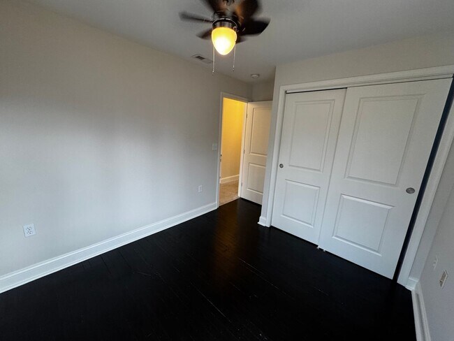 Building Photo - NEWLY RENOVATED EXPANSIVE 5BD 4BA BRIGHTWOOD HOME