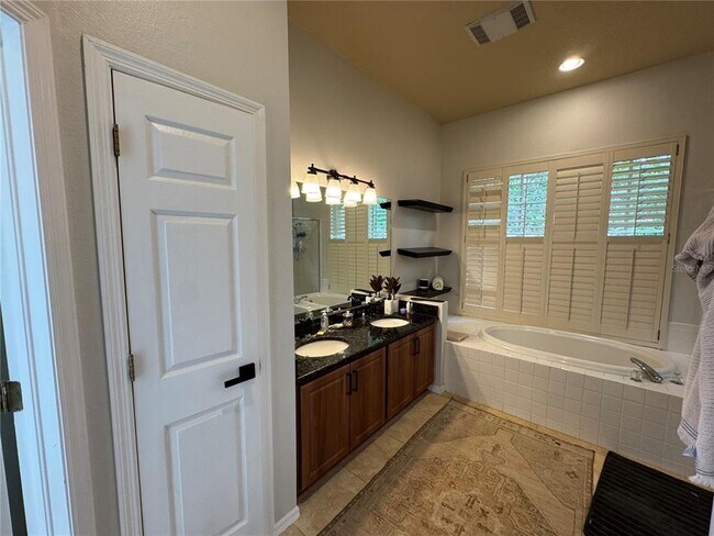 Building Photo - 8731 Tantallon Cir