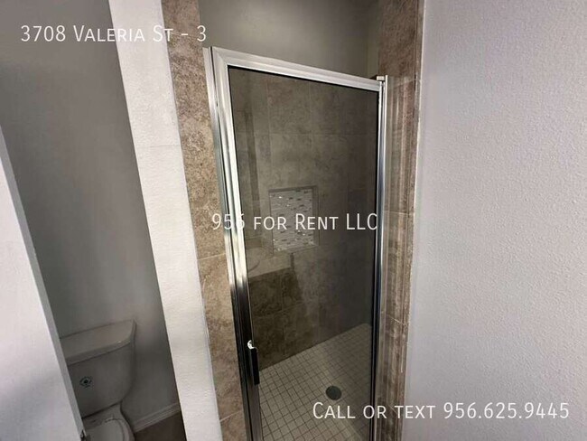 Building Photo - 3708 Valeria St