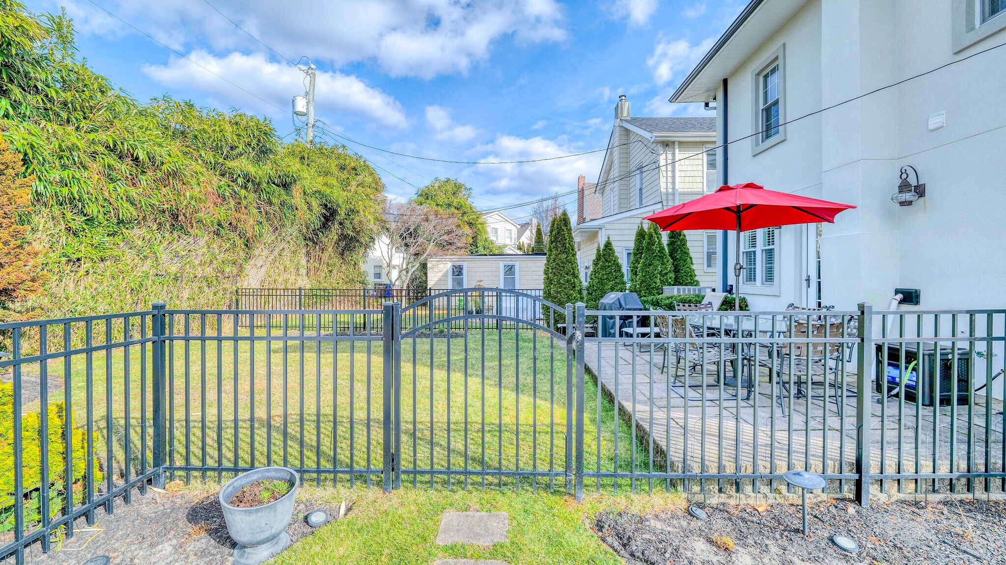 Building Photo - 7501 Ventnor Ave