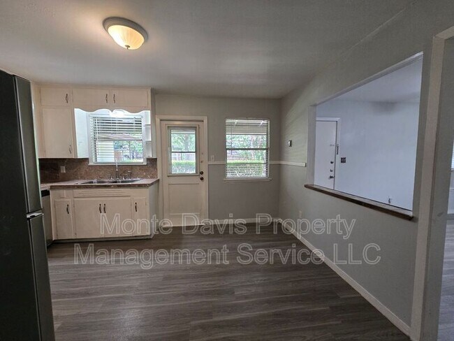 Building Photo - 4708 Red River St