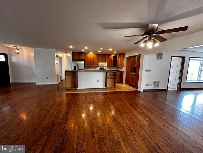 Building Photo - 123 Meadowbrooke Pl