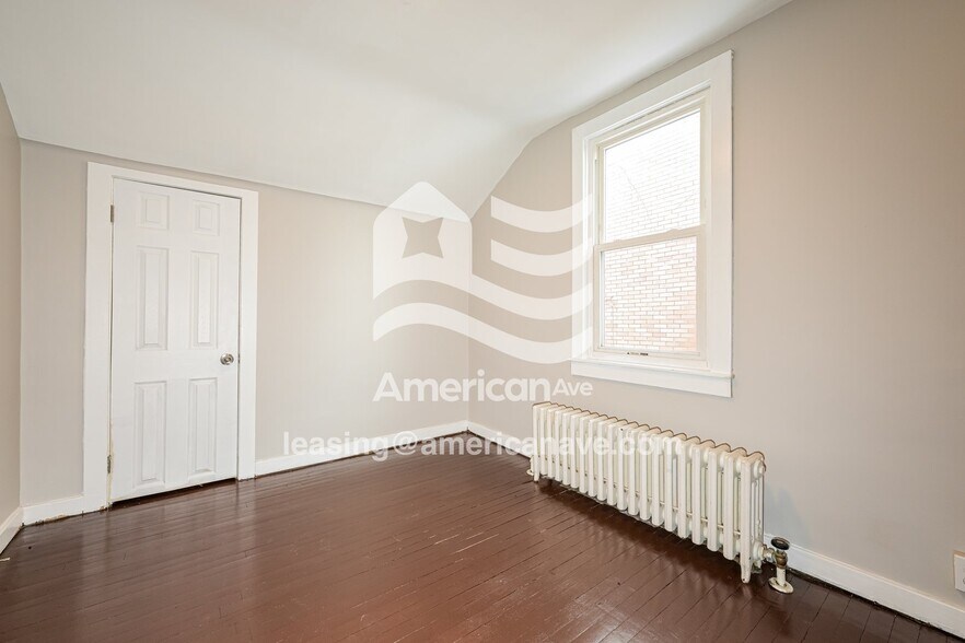 Building Photo - 1818 Plainview Ave