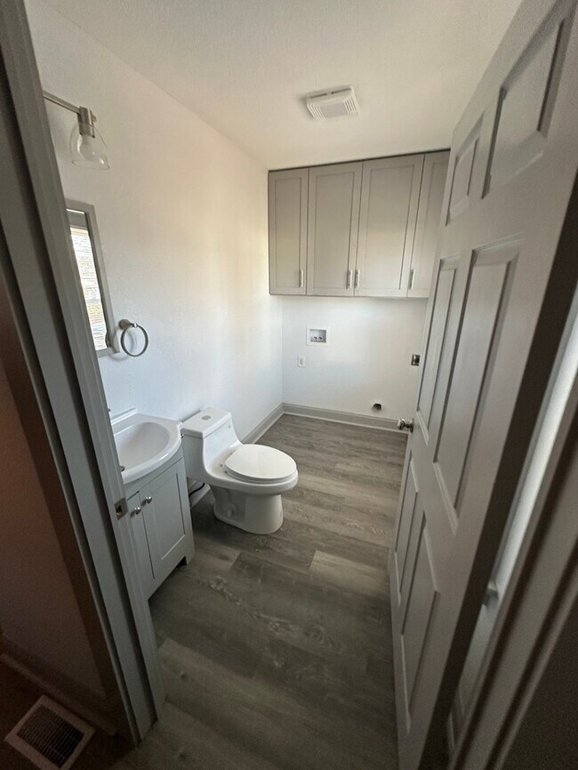 Building Photo - 5414 Brooklyn Ave