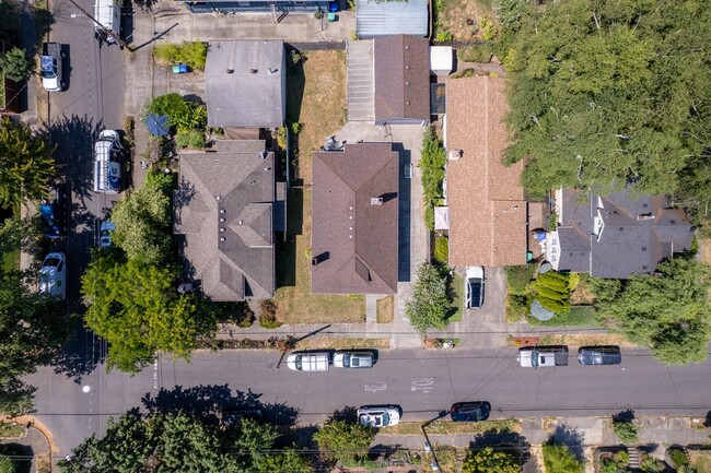 Building Photo - 3233 SE 51st Ave