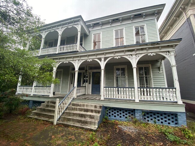 Building Photo - 218 E Henry St