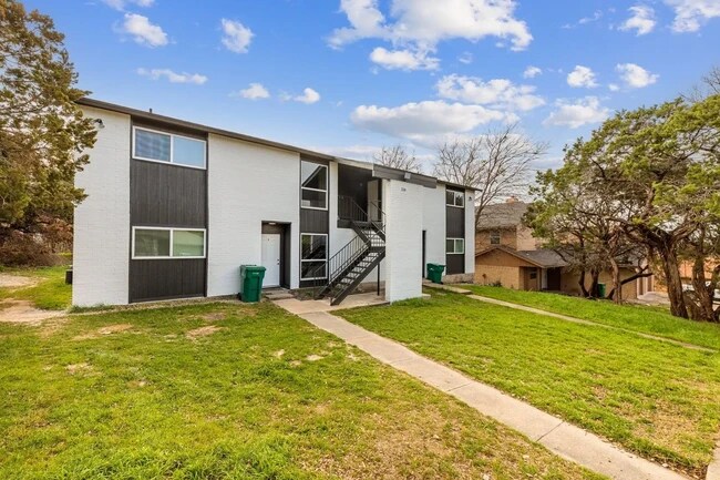 Front of building - 124 Wind Ridge Dr