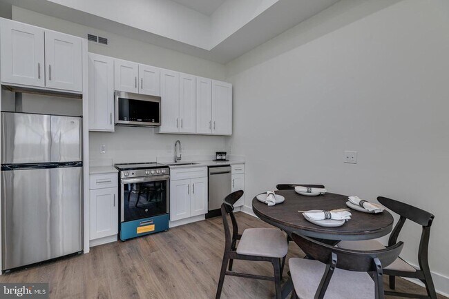 Building Photo - 150 S Independence Mall W