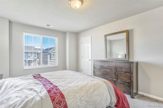 Building Photo - A Gorgeous 3 Bed 3 Bath Home in Desirable ...