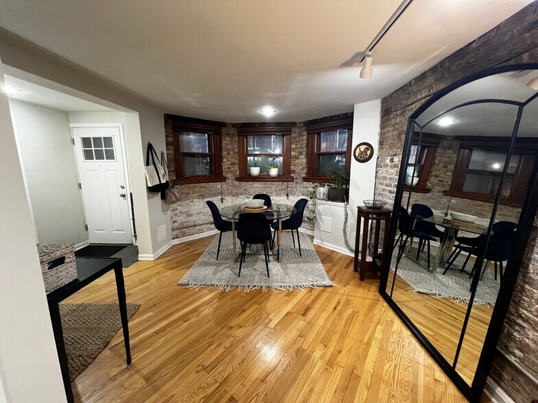 Dining Area - 2328 N Southport Ave