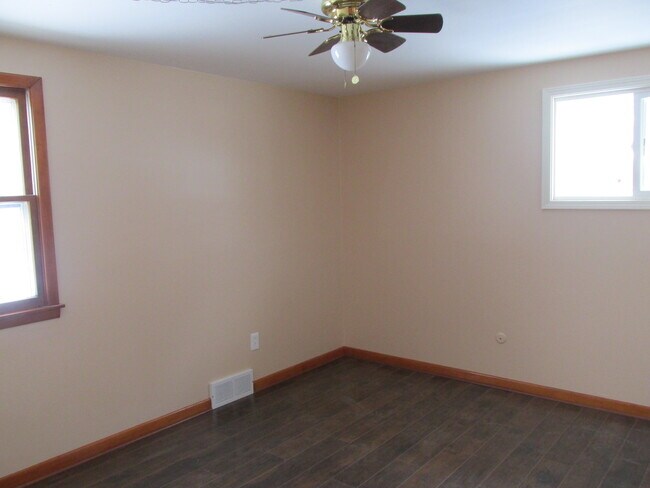 Building Photo - 101 Dale Dr