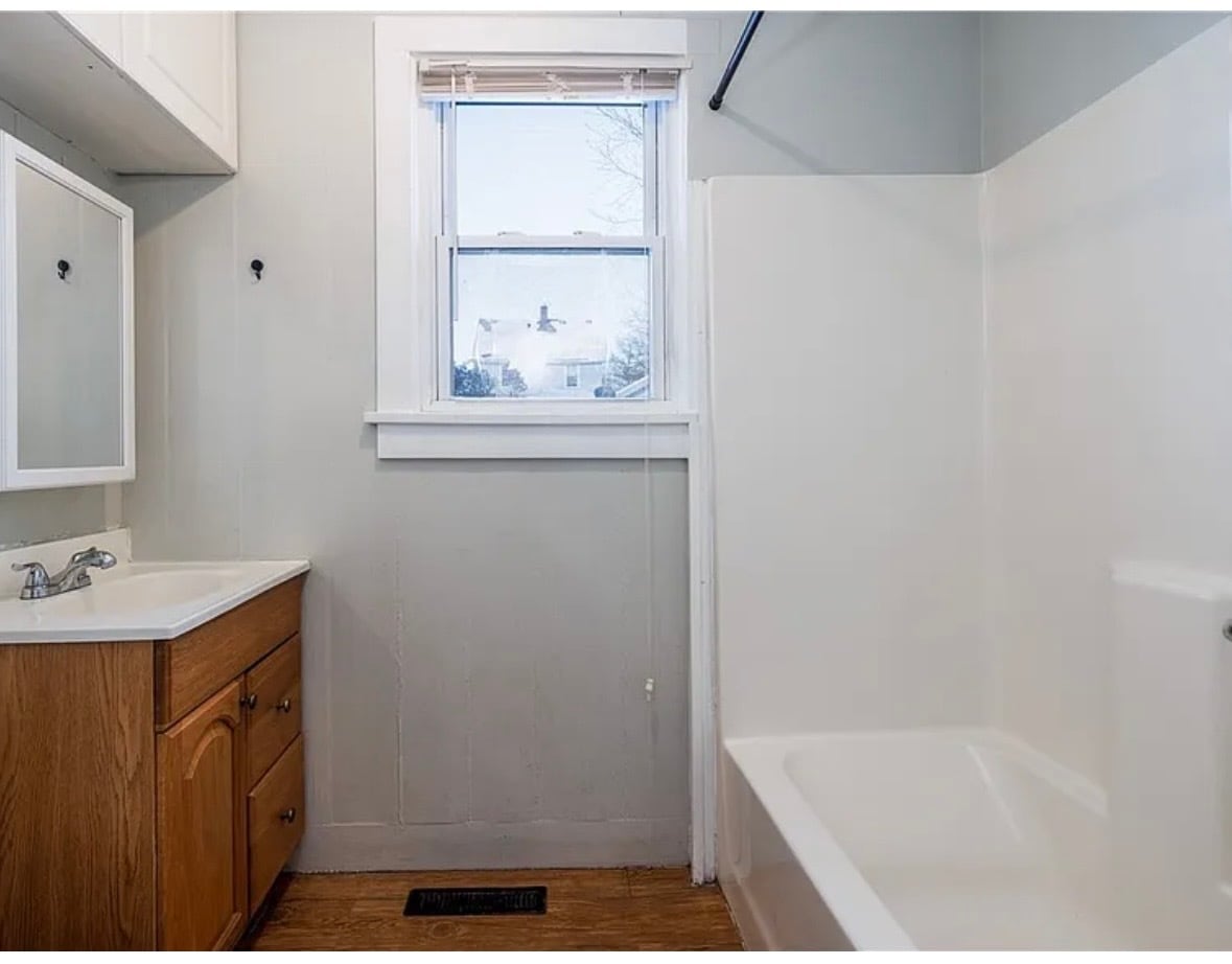 Building Photo - 18 Deland Park a