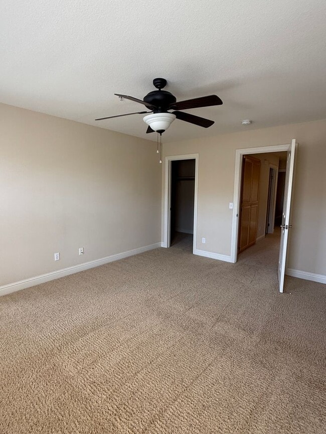 Building Photo - Spacious 3 - Bedroom / 2.5 Bath Condo in Desirable Town Green Village