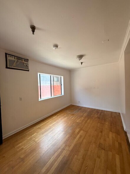 Building Photo - 1816 N Gramercy Pl