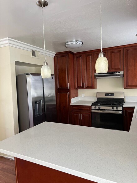 Building Photo - 1101 Laveta Terrace