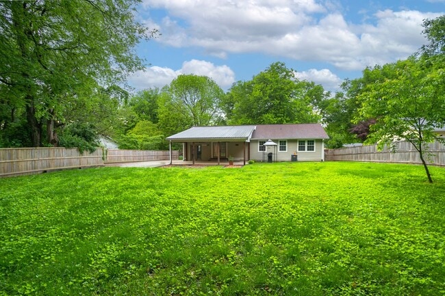Building Photo - 1143 Bayview Dr