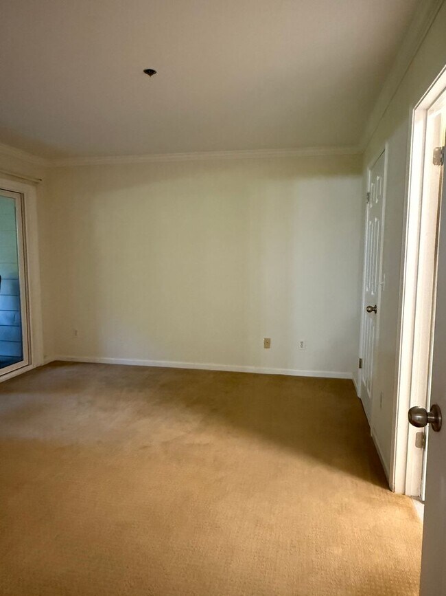 Building Photo - Spacious 2 Bedroom 2 Bath Condo with a View