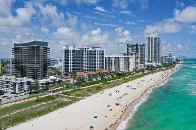 Building Photo - 5875 Collins Ave