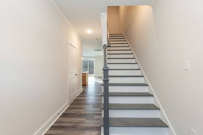 Building Photo - New Construction Modern Home!