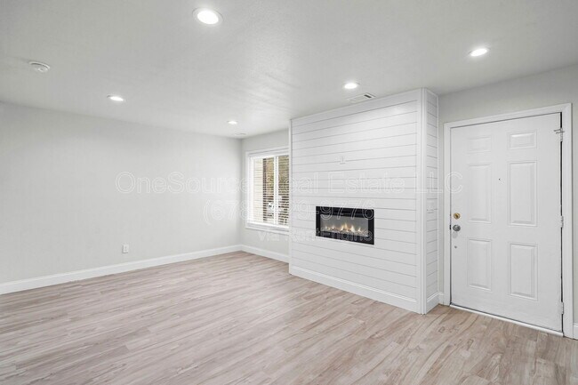 Building Photo - 1342 N Hampton Rd