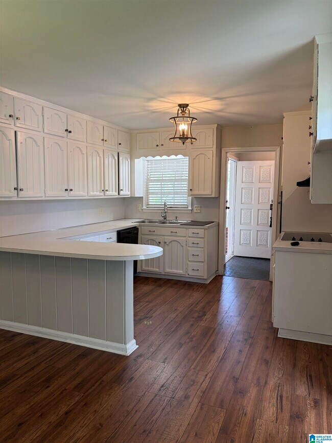 Building Photo - 933 Garrett Dr