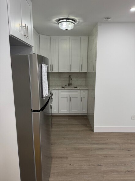 Building Photo - 4202 Oneida Ave