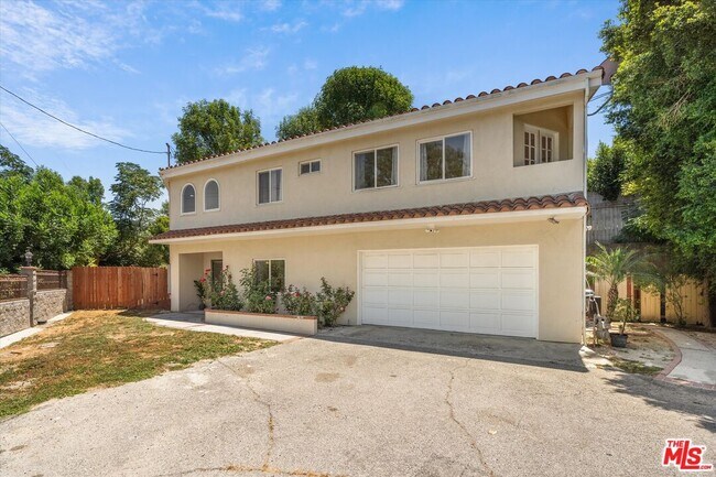 Building Photo - 5216 Sale Ave