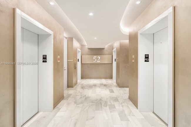 Building Photo - 1000 Brickell Plaza