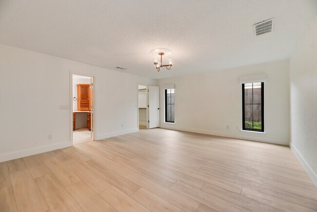 Building Photo - 2605 Glenhaven Dr