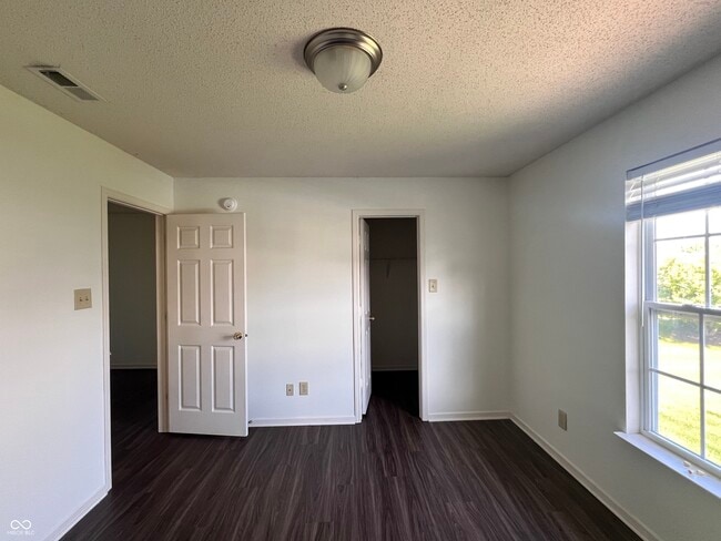 Building Photo - 10400 Hickory Hill Dr