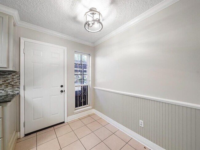 Building Photo - 6402 Del Monte Dr