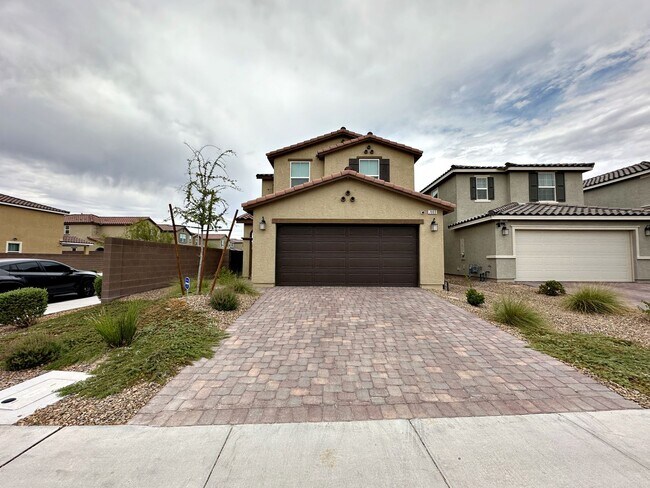 Primary Photo - 4 BEDROOM + LOFT HOME IN GATED COMMUNITY