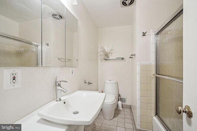 Building Photo - 7009 Capitol View Dr