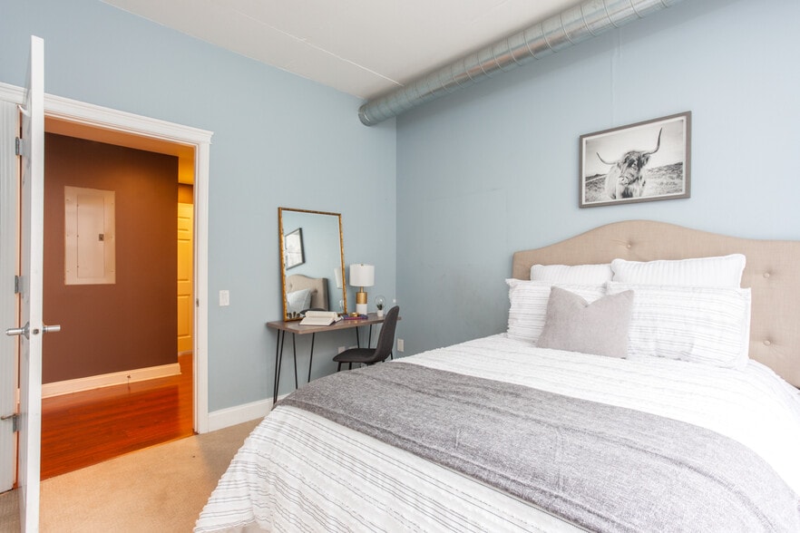 Building Photo - 1001 W Madison St