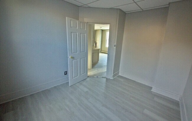 Building Photo - 61-63 Circular