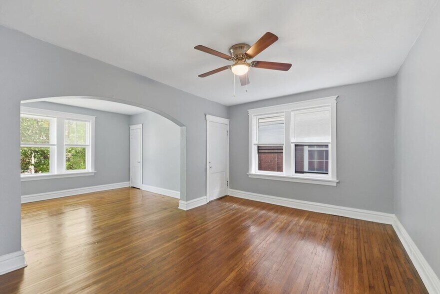 Building Photo - 3332 Aubert Ave