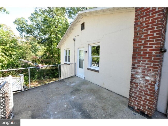 Building Photo - 2221 Marne Hwy