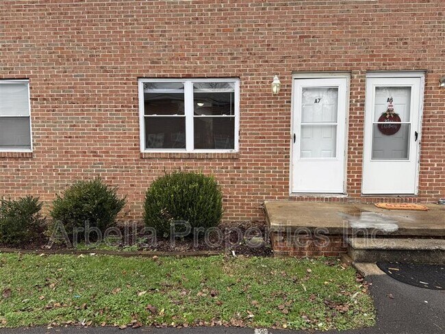 Primary Photo - 1404 Bloomingdale Rd