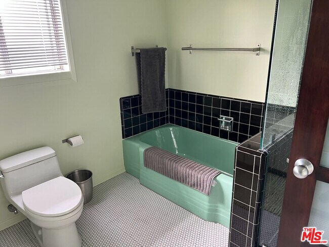 Building Photo - 254 Tranquillo Rd