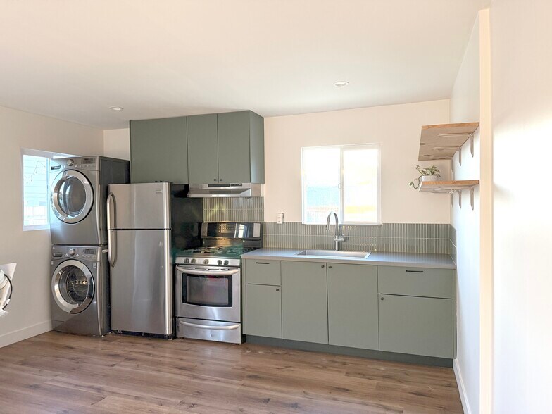 Building Photo - 3321 1/2 Alice St