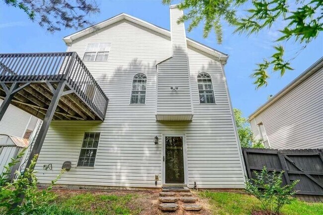 Building Photo - 142 Stoneforest Dr