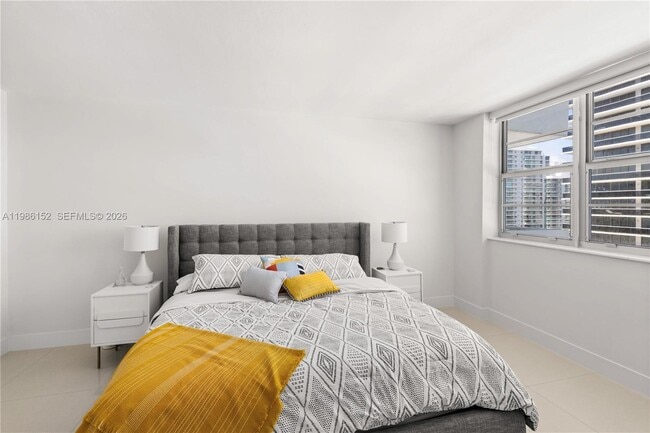 Building Photo - 5825 Collins Ave