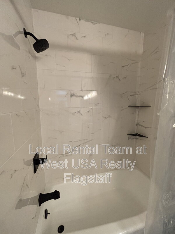 Building Photo - 2340 N Plateau Dr