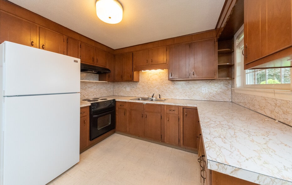 Primary Photo - 46 Grove St