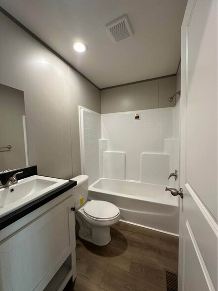 Building Photo - 10301 SE 29th St