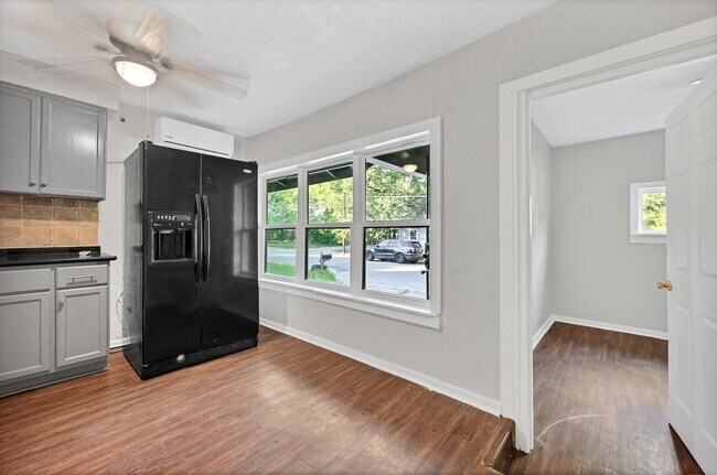 Building Photo - 601 Booker T Washington St