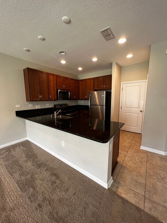 Building Photo - 3/2.5 Townhome in Holly Forest!