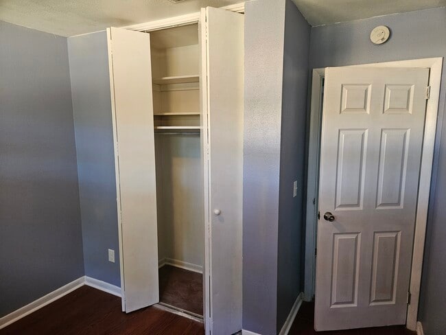 Building Photo - 2211 Patou Dr W